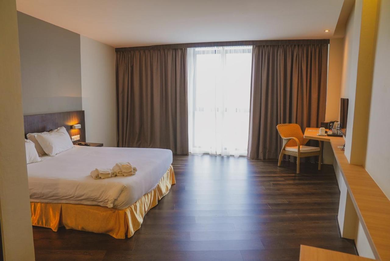 Roxy Hotel Serian Εξωτερικό φωτογραφία